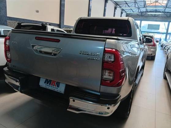 TOYOTA HILUX 2.8 D-4D TURBO DIESEL CD SRX 4X4 AUTOMÁTICO TOYOTA HILUX 2.8 D-4D TURBO DIESEL CD SRX 4X4 AUTOMÁTICO